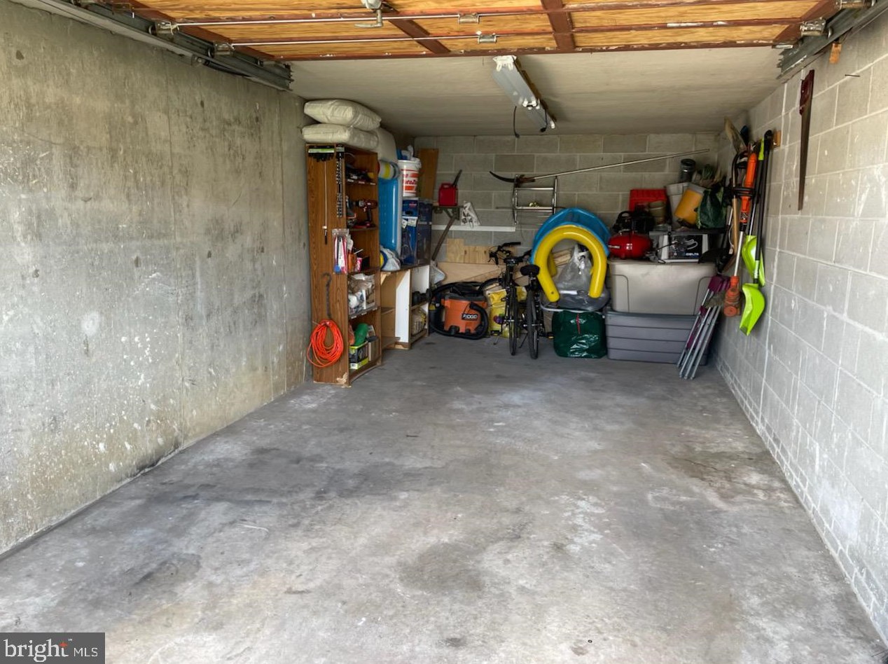 528 Wartman St, Philadelphia PA  19128-3237 exterior