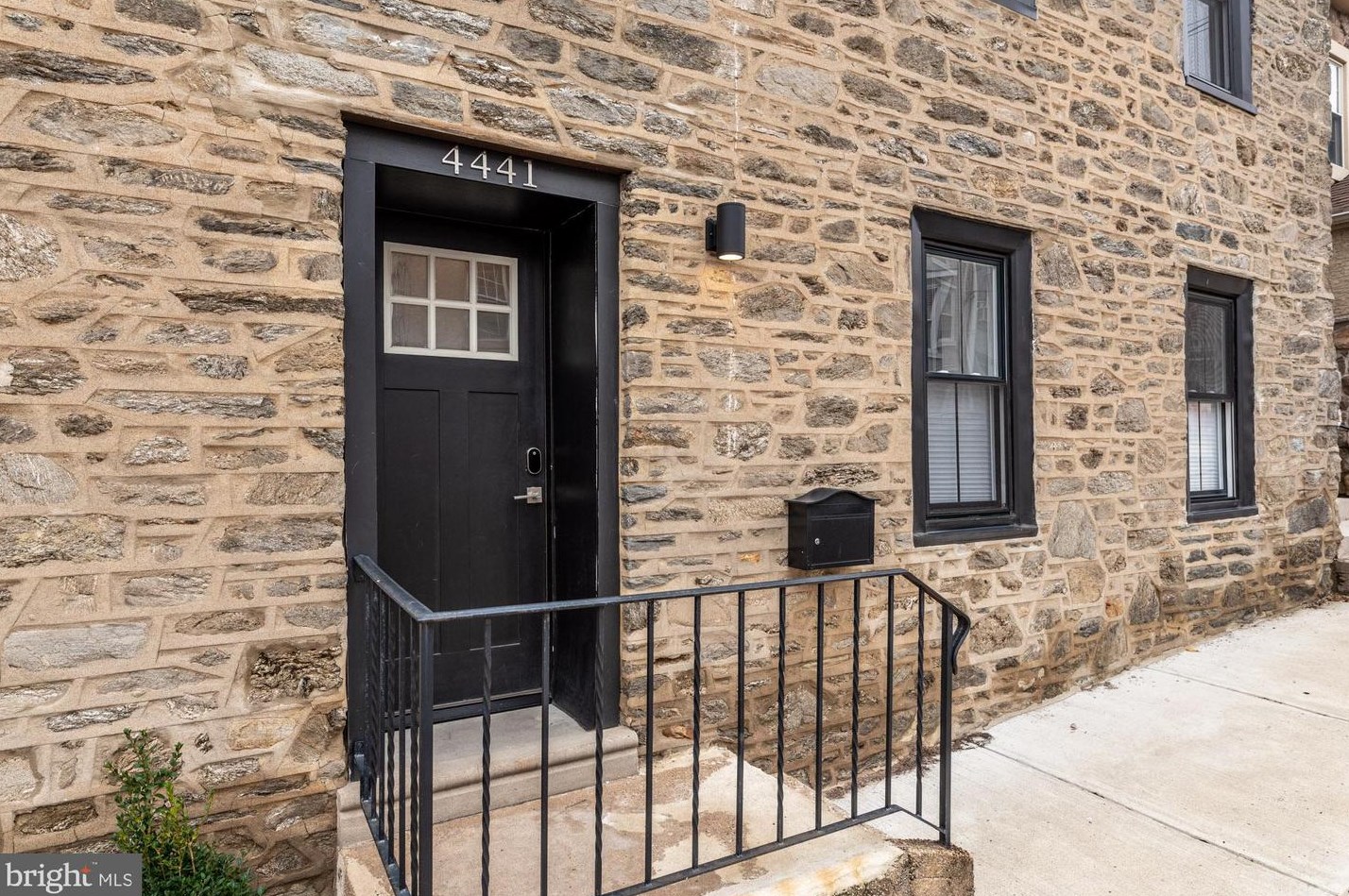 4441 Baker St, Philadelphia PA  19127-1318 exterior