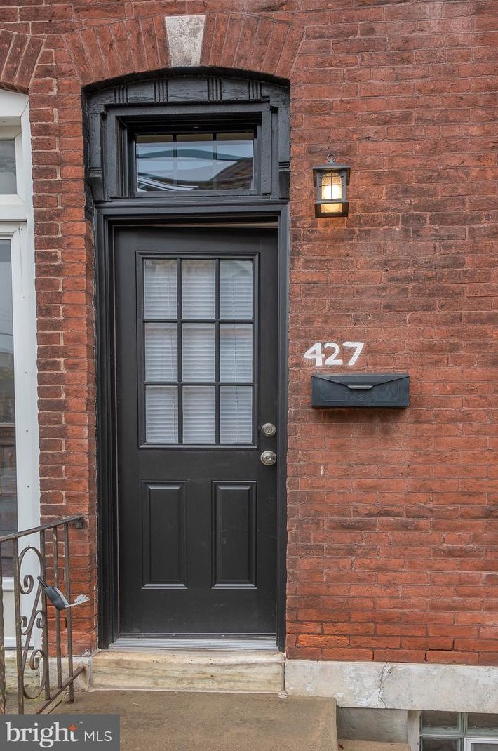 427 Shurs Ln, Philadelphia PA  19128-3502 exterior