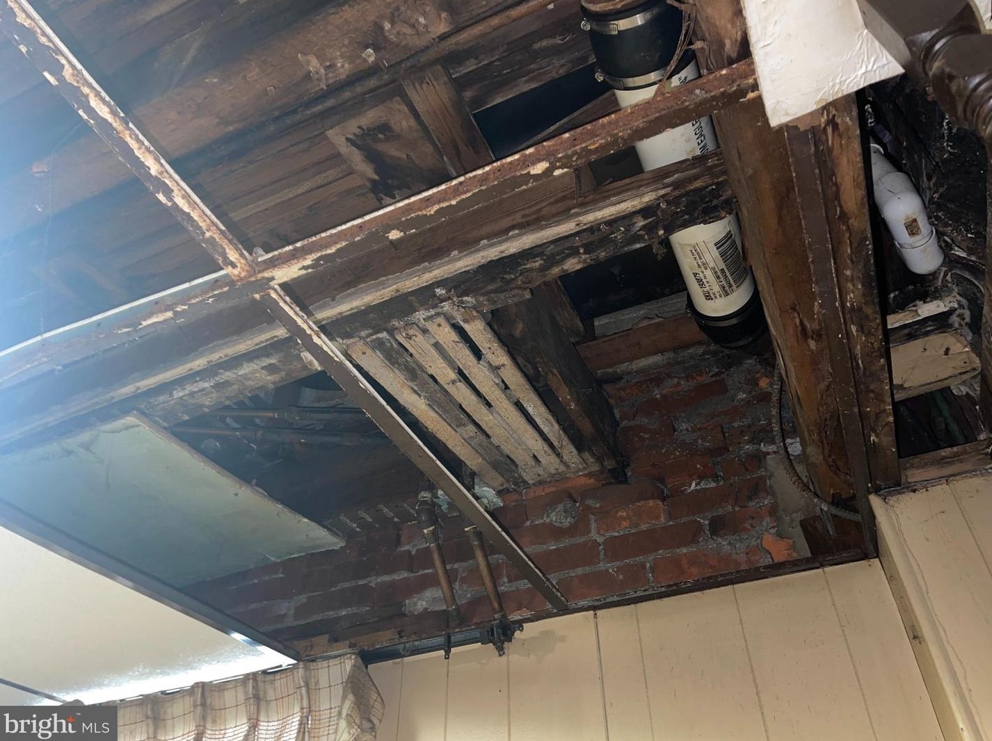 6242 Dickens Ave, Philadelphia PA 19142-3107 exterior