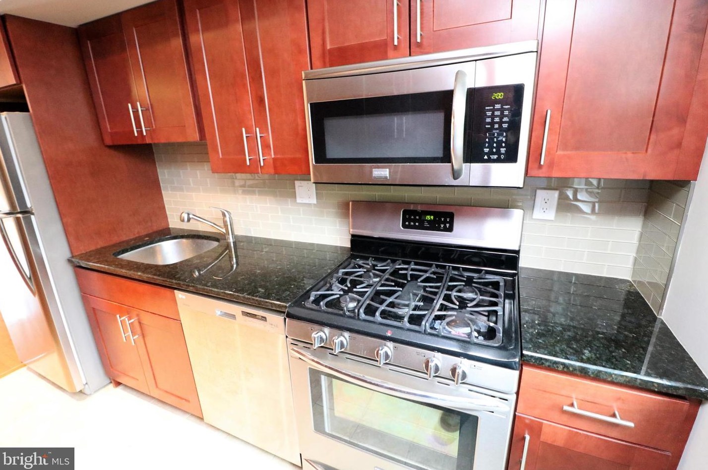 54 Hamilton Cir, Philadelphia PA  19130-3822 exterior