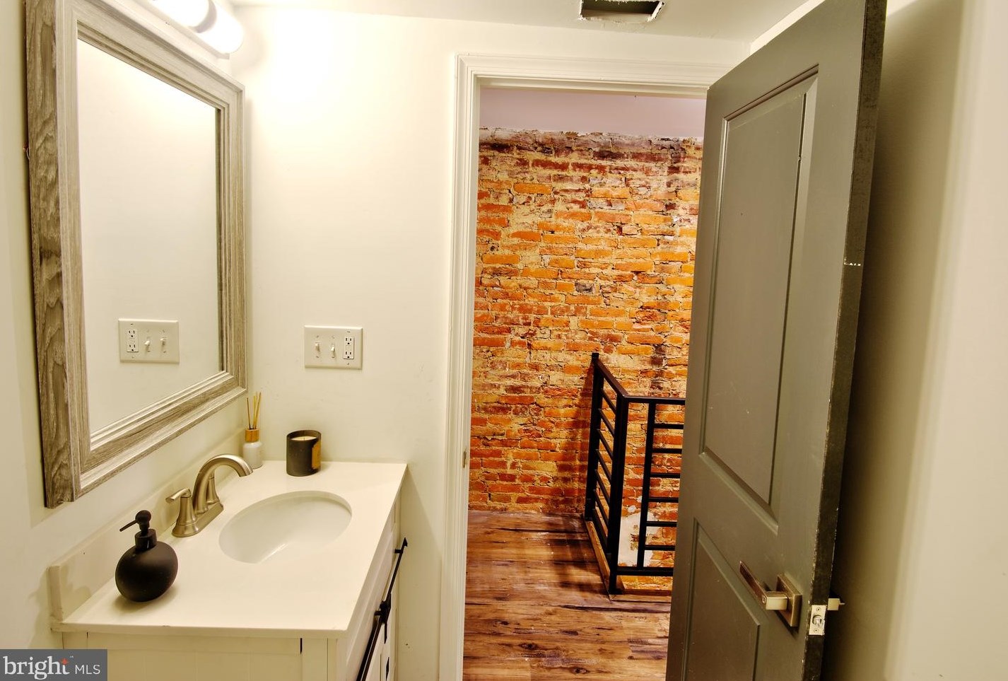 601 Sigel St, Philadelphia PA  19148-1723 exterior