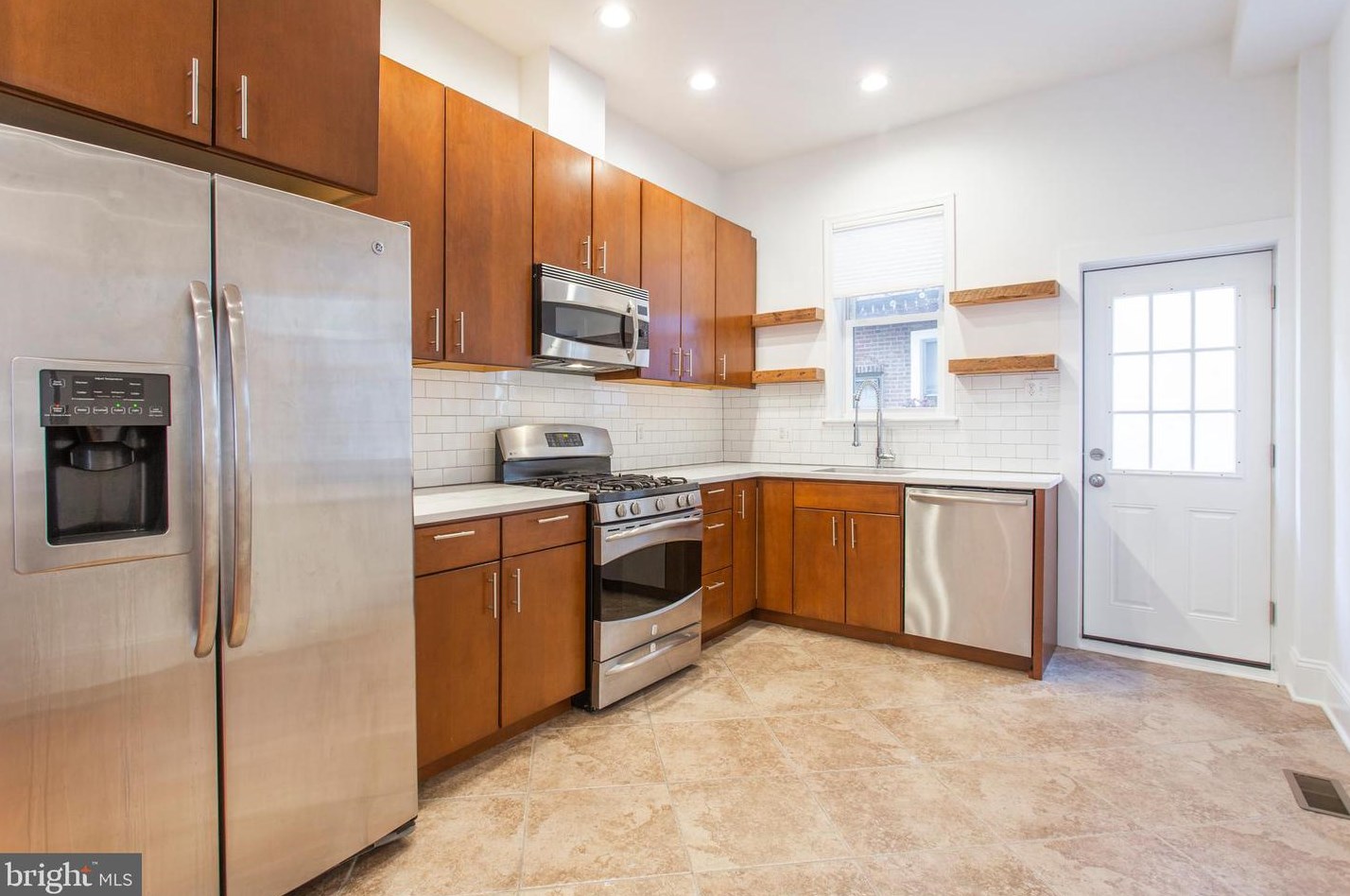 530 Queen St, Philadelphia PA  19147-3023 exterior