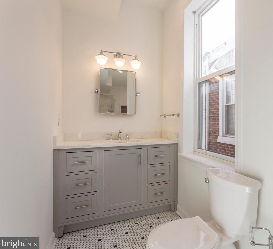 530 Queen St, Philadelphia PA  19147-3023 exterior