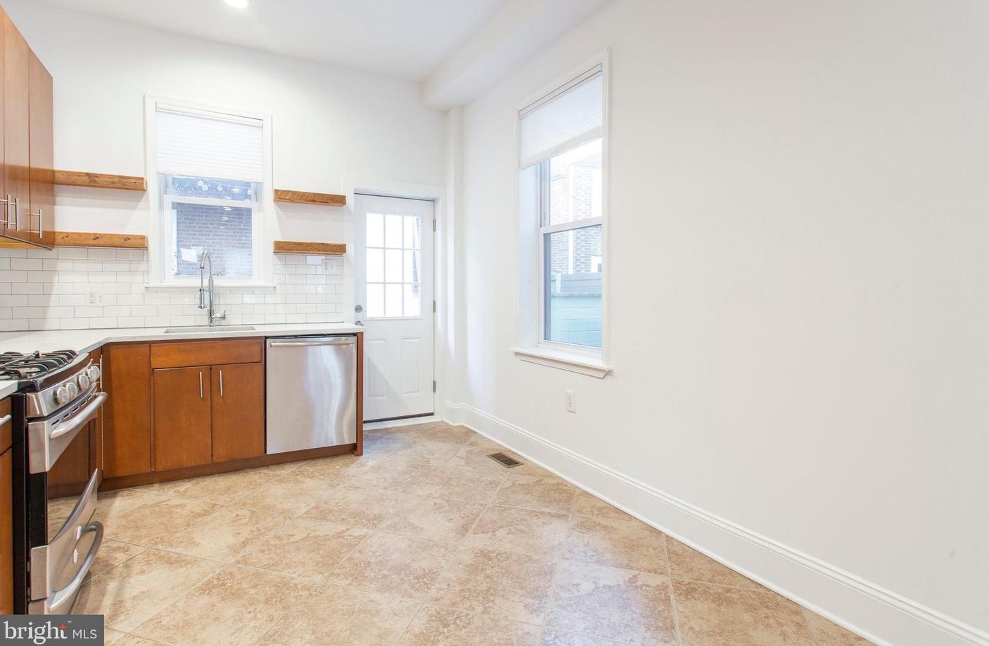 530 Queen St, Philadelphia PA  19147-3023 exterior