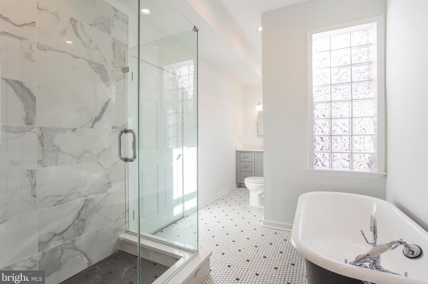 530 Queen St, Philadelphia PA  19147-3023 exterior