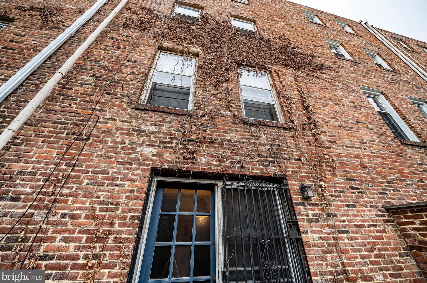 1216 Rodman St, Philadelphia PA 19146-1417 exterior