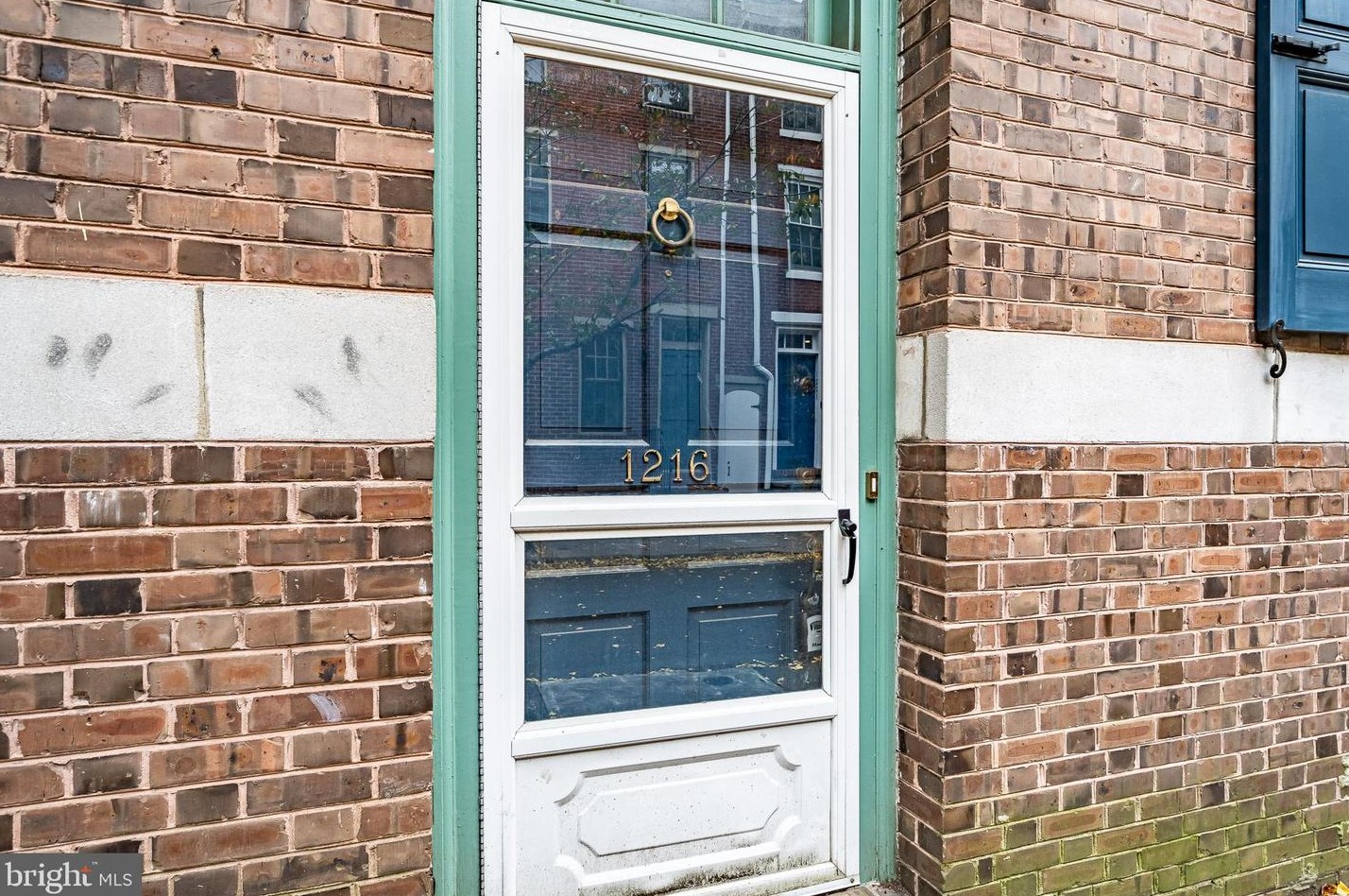 1216 Rodman St, Philadelphia PA 19146-1417 exterior