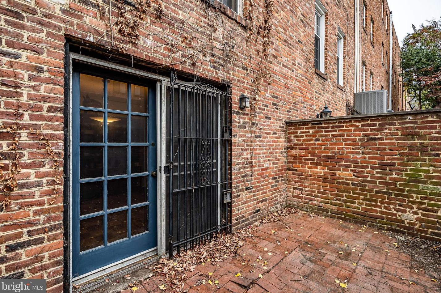 1216 Rodman St, Philadelphia PA 19146-1417 exterior