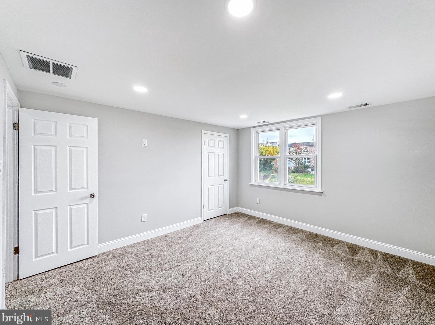 1356 Kimberly Dr, Philadelphia PA  19151-2833 exterior
