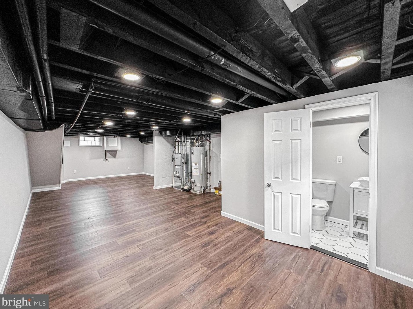 1356 Kimberly Dr, Philadelphia PA  19151-2833 exterior