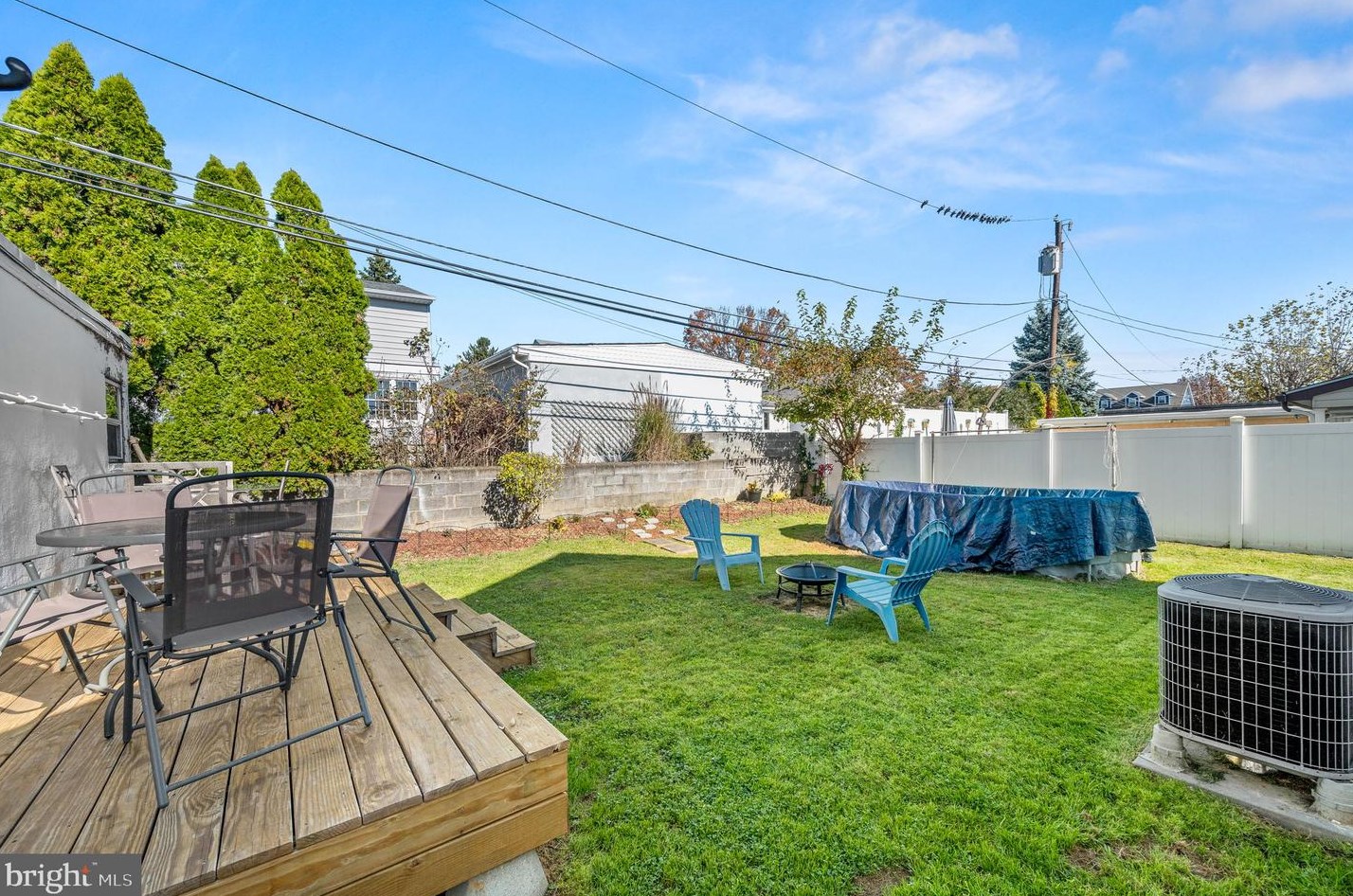 9226 Horatio Rd, Philadelphia PA  19114-3809 exterior