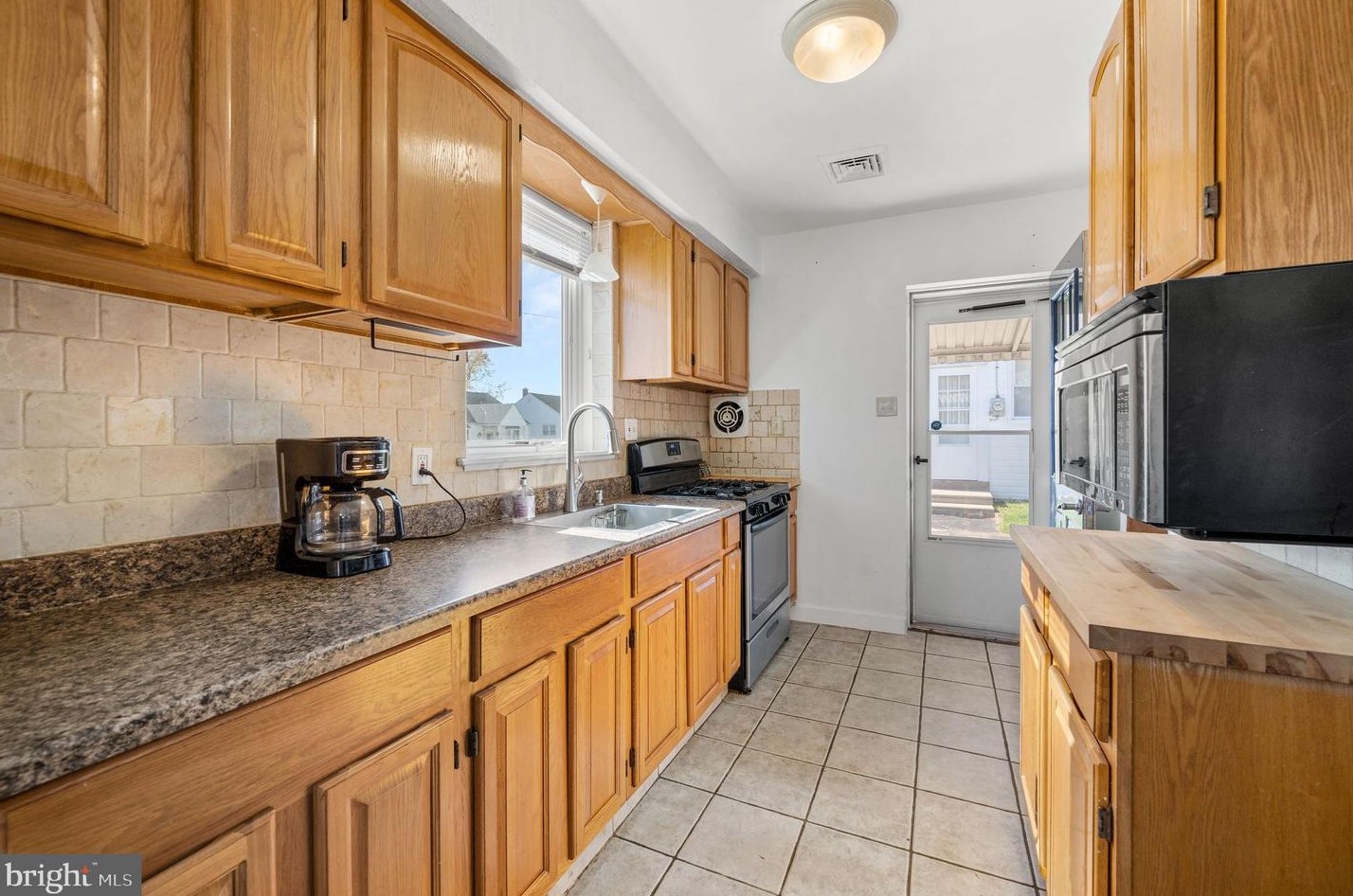 9226 Horatio Rd, Philadelphia PA  19114-3809 exterior