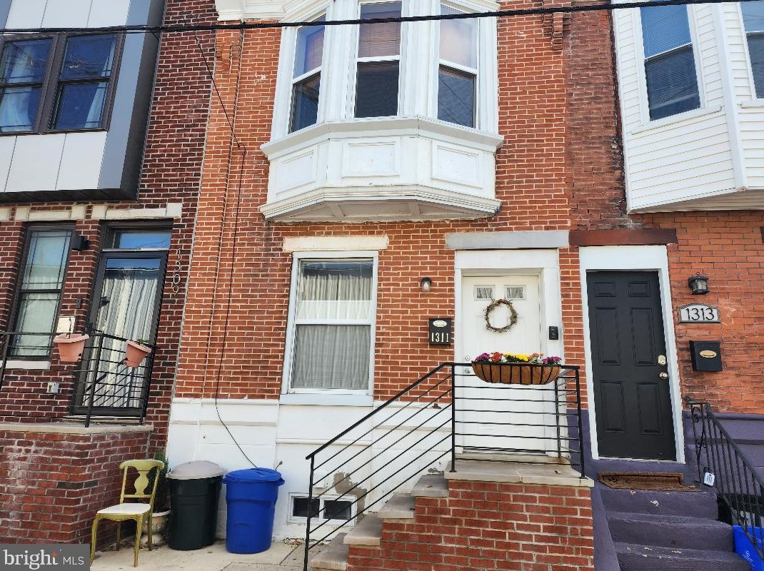 1311 Taylor St, Philadelphia PA  19146-4020 exterior