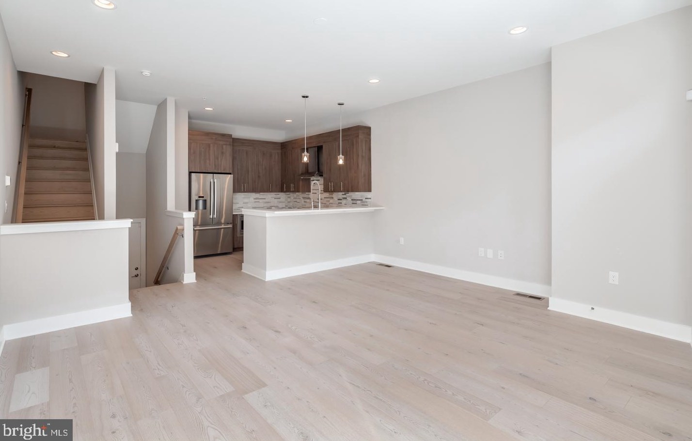 250 Poplar St, Philadelphia PA  19123-0022 exterior