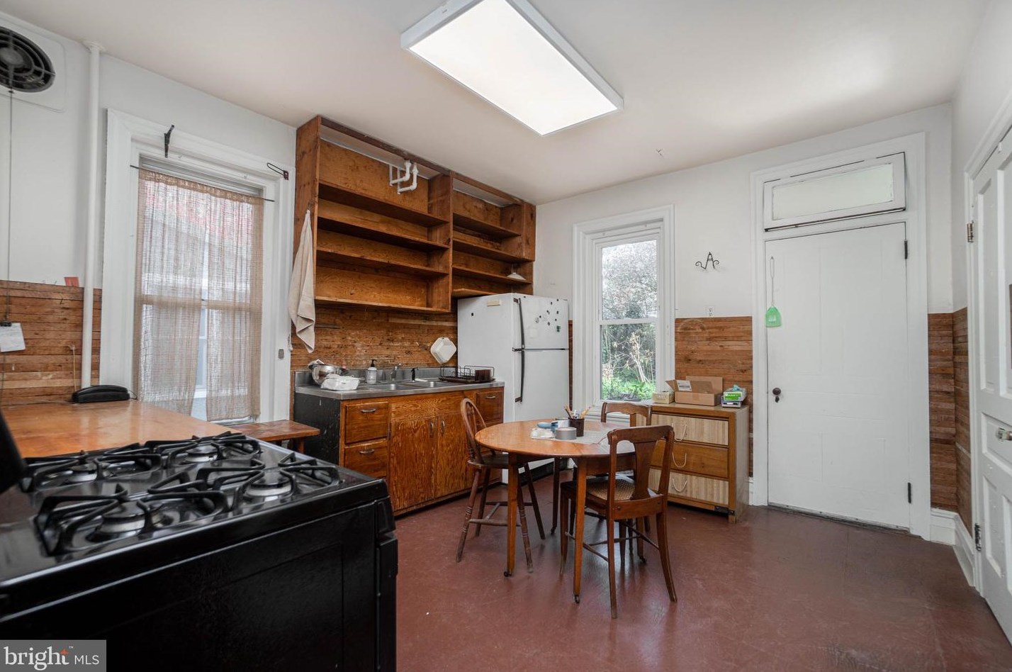 8125 Roanoke St, Philadelphia PA 19118-3949 exterior