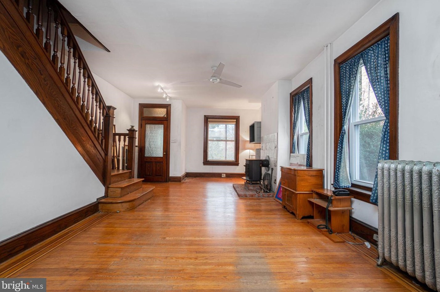 8125 Roanoke St, Philadelphia PA 19118-3949 exterior