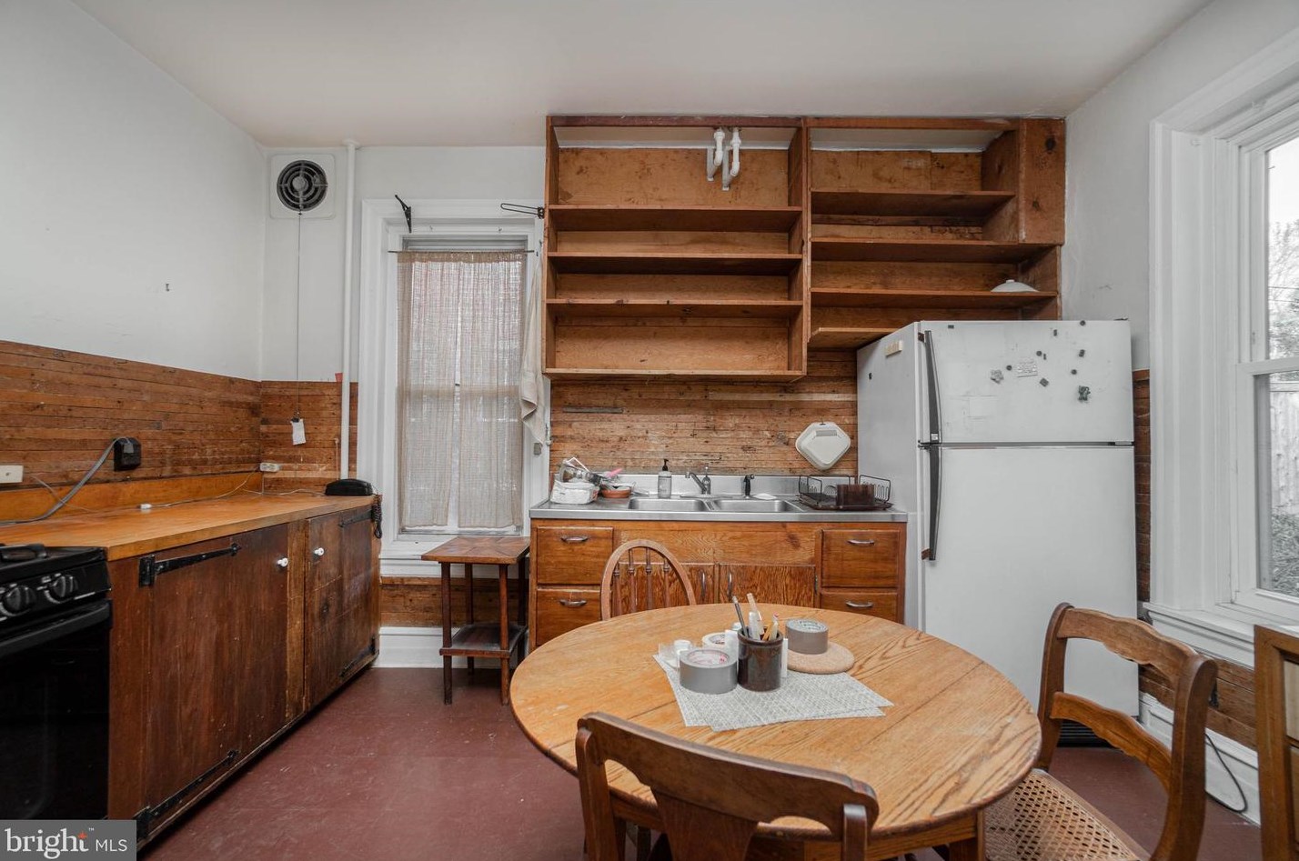 8125 Roanoke St, Philadelphia PA 19118-3949 exterior