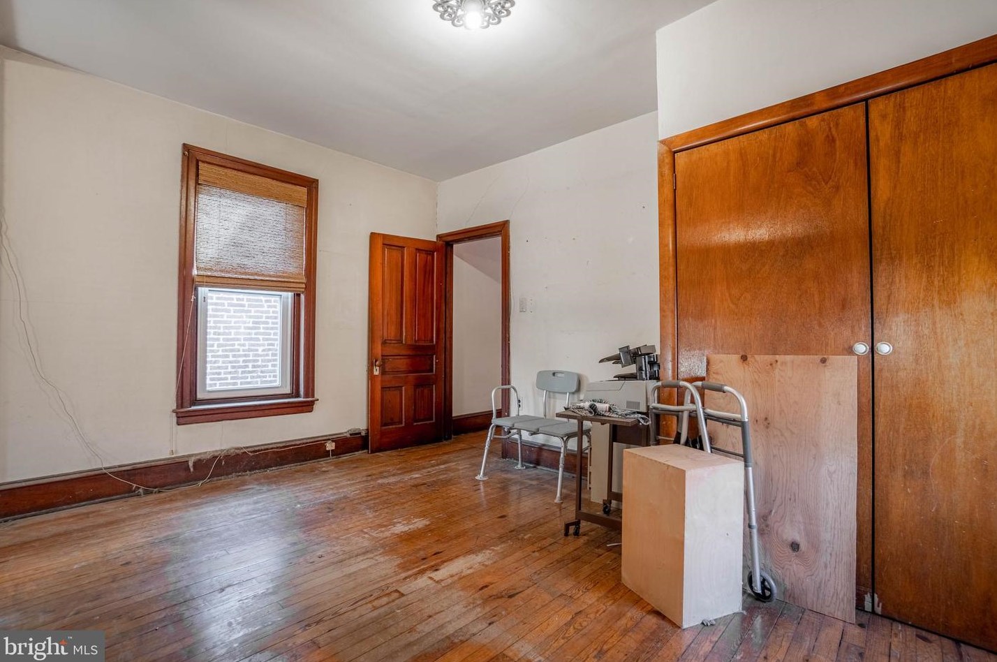 8125 Roanoke St, Philadelphia PA 19118-3949 exterior