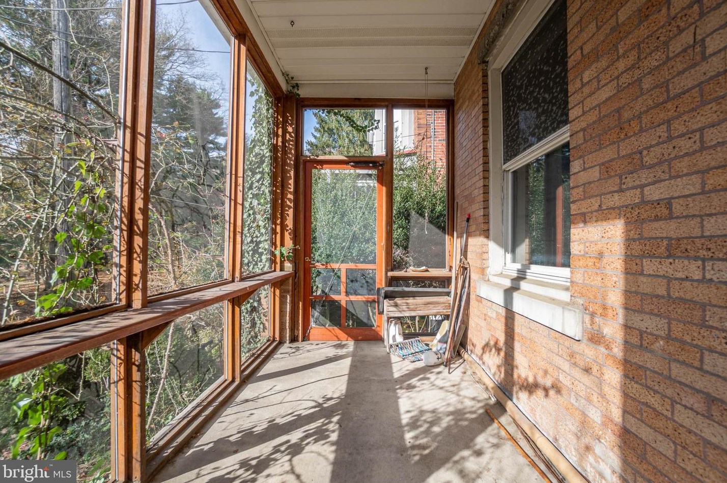 8125 Roanoke St, Philadelphia PA 19118-3949 exterior