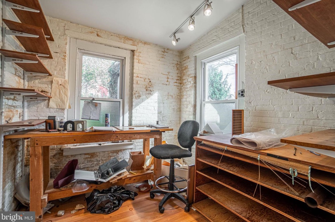 8125 Roanoke St, Philadelphia PA 19118-3949 exterior