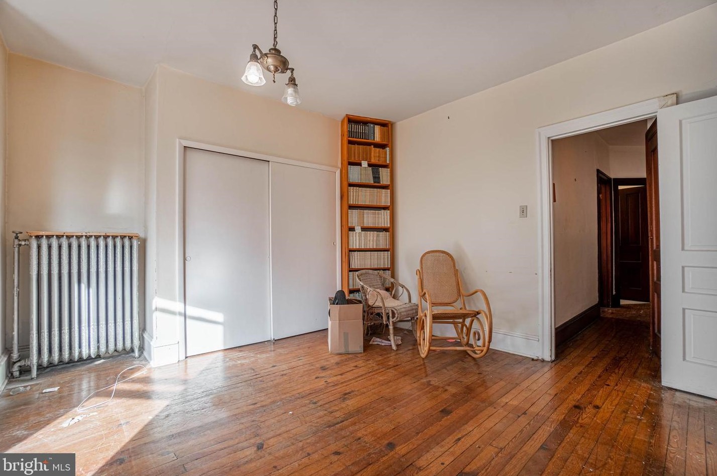 8125 Roanoke St, Philadelphia PA 19118-3949 exterior