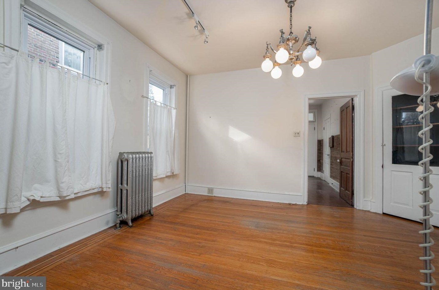 8125 Roanoke St, Philadelphia PA 19118-3949 exterior