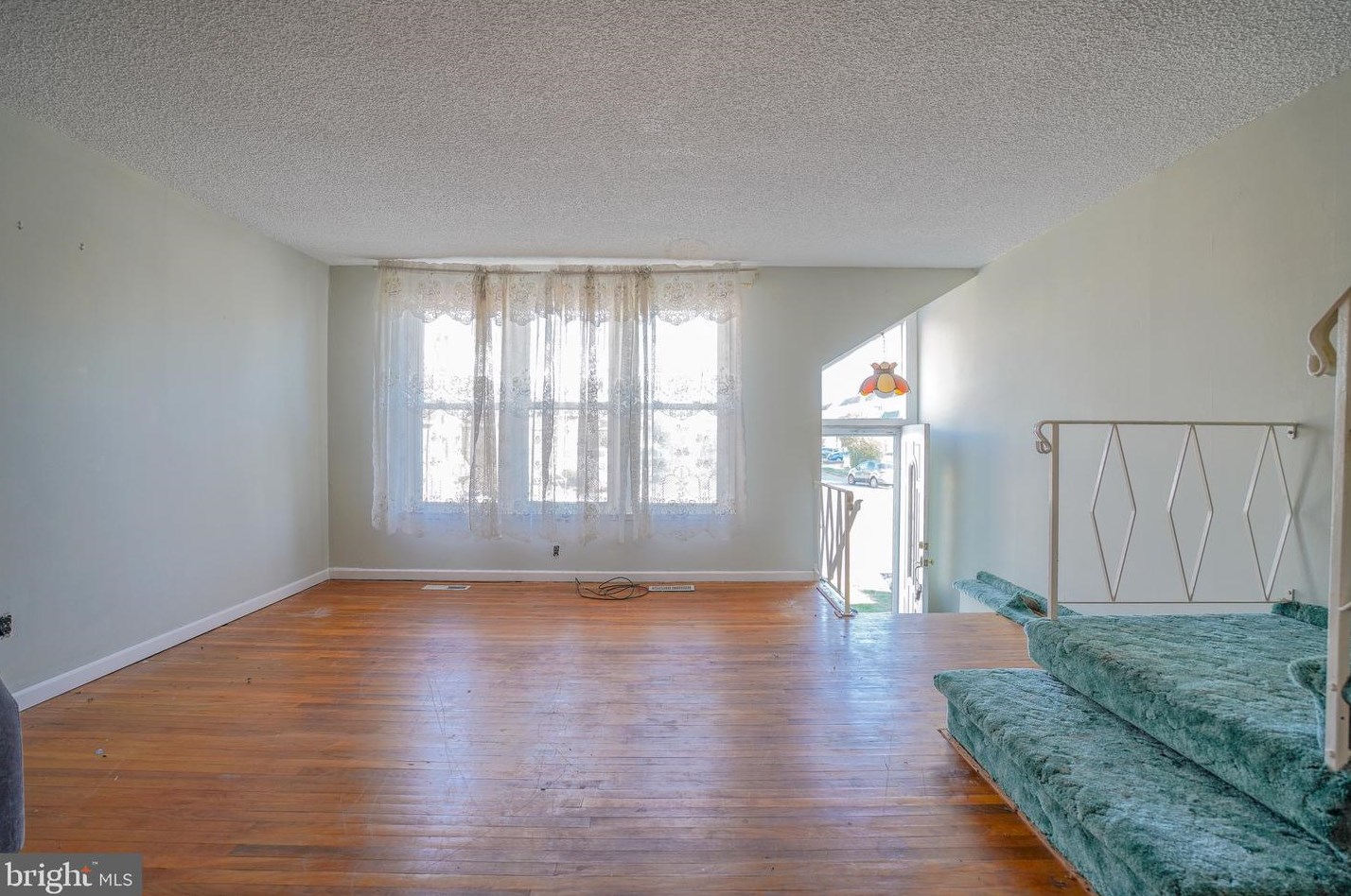 3500 Dows Rd, Philadelphia PA 19154-4042 exterior