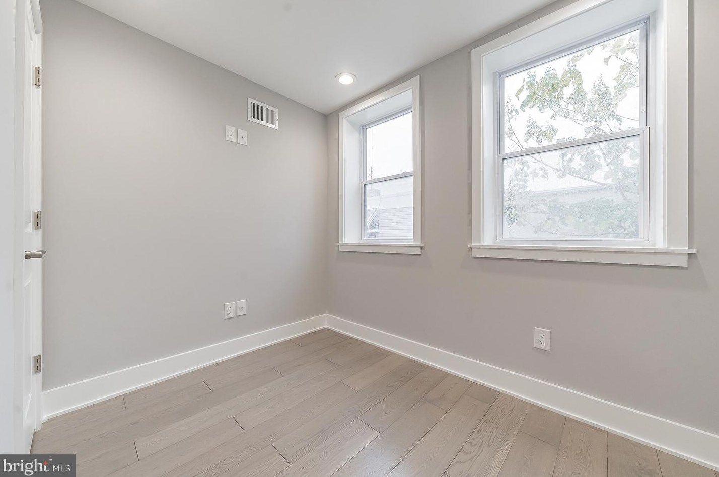 1529 Opal St, Philadelphia PA  19146-4633 exterior