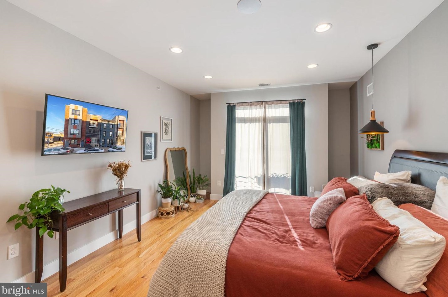 2103 Huntingdon St, Philadelphia PA  19125-1416 exterior