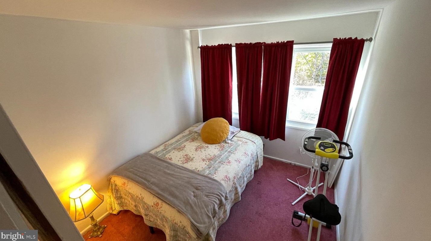 12114 Sweet Briar Rd, Philadelphia PA 19154-1714 exterior