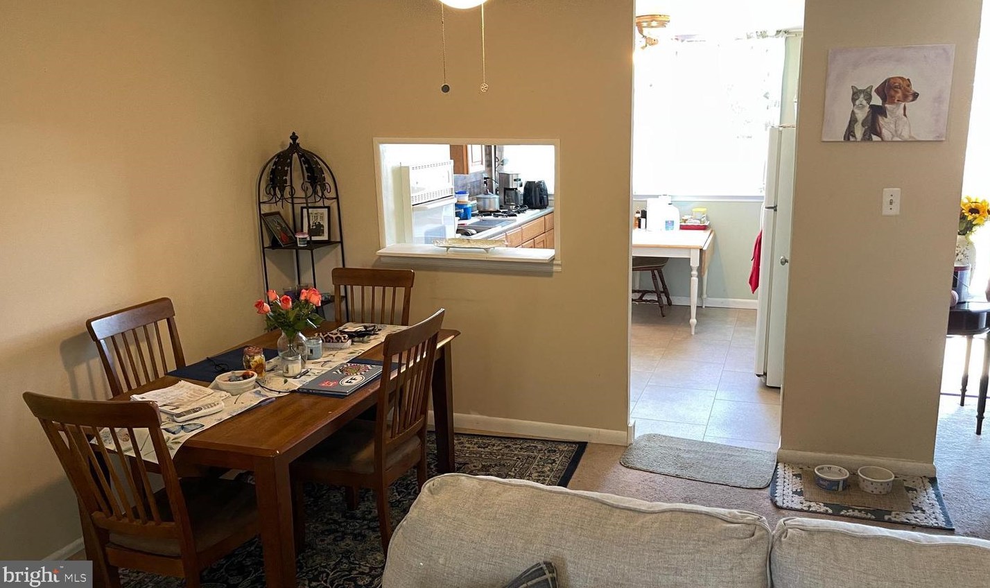 12114 Sweet Briar Rd, Philadelphia PA 19154-1714 exterior