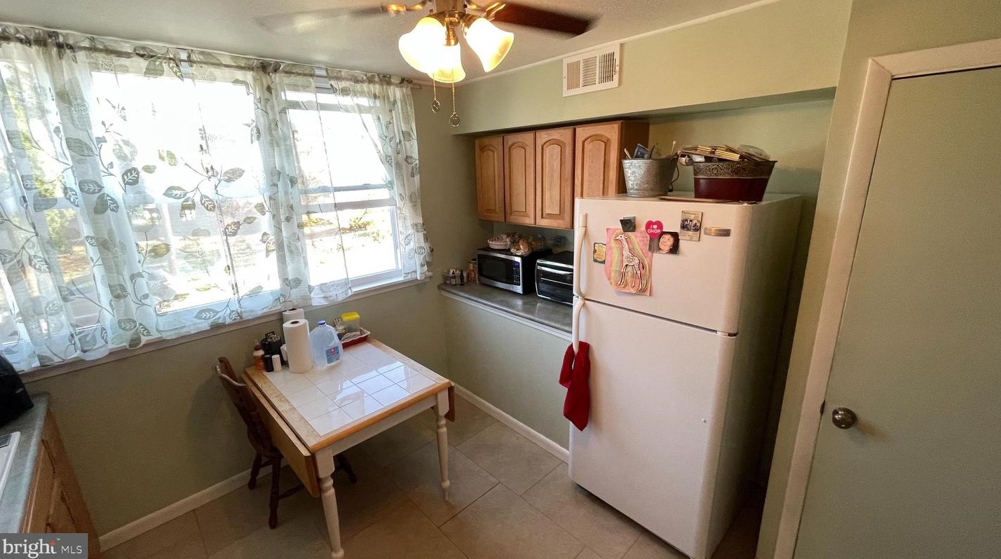 12114 Sweet Briar Rd, Philadelphia PA 19154-1714 exterior