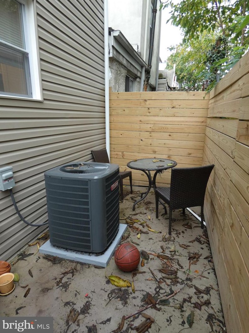 1111 Kimball St, Philadelphia PA  19147-3801 exterior