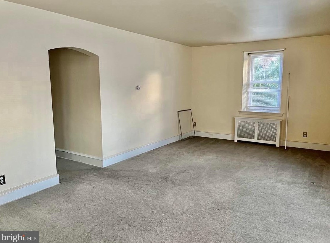 6827 Ridge Ave, Philadelphia PA  19128-2445 exterior
