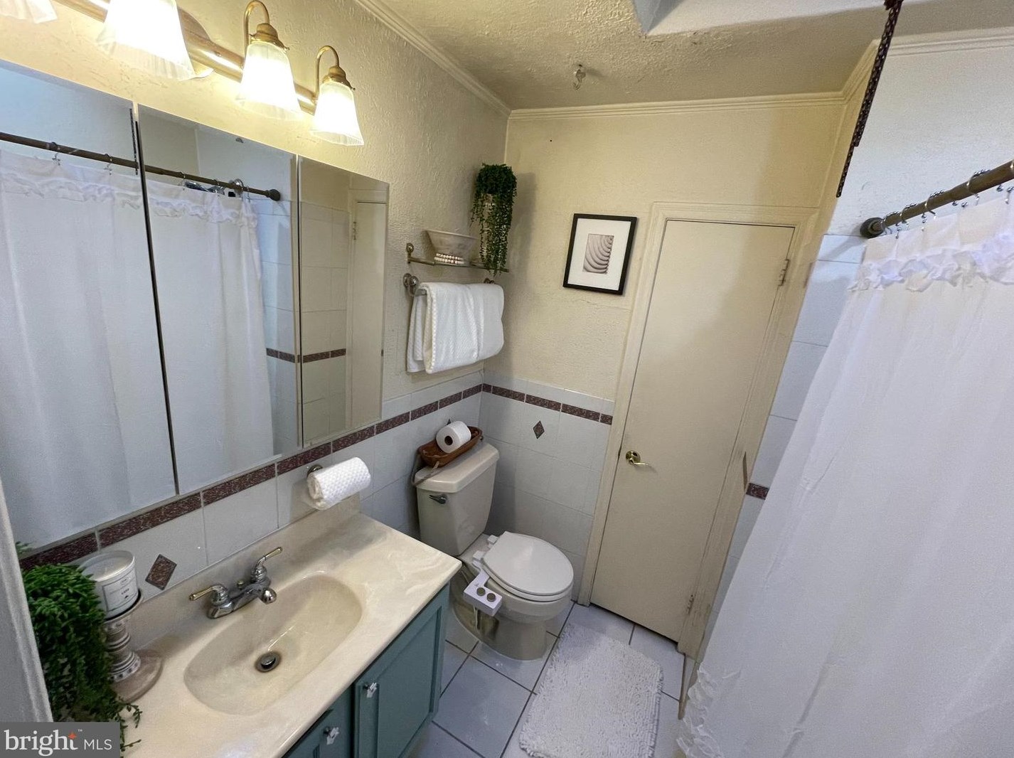 4213 H St, Philadelphia PA 19124-4327 exterior