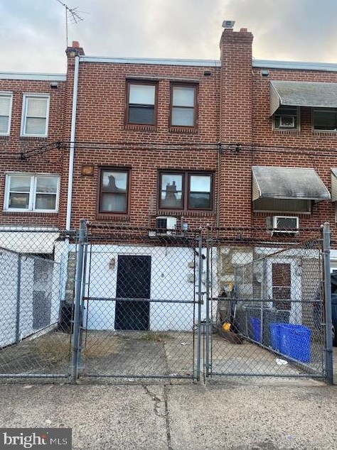 4213 H St, Philadelphia PA 19124-4327 exterior