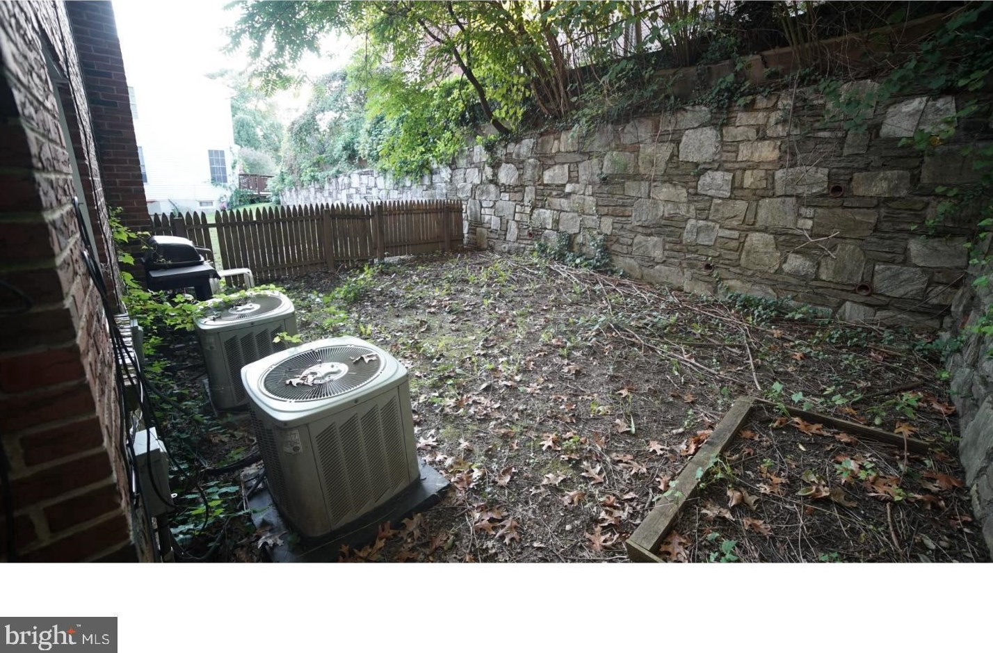 277 Sumac St, Philadelphia PA  19128-3827 exterior