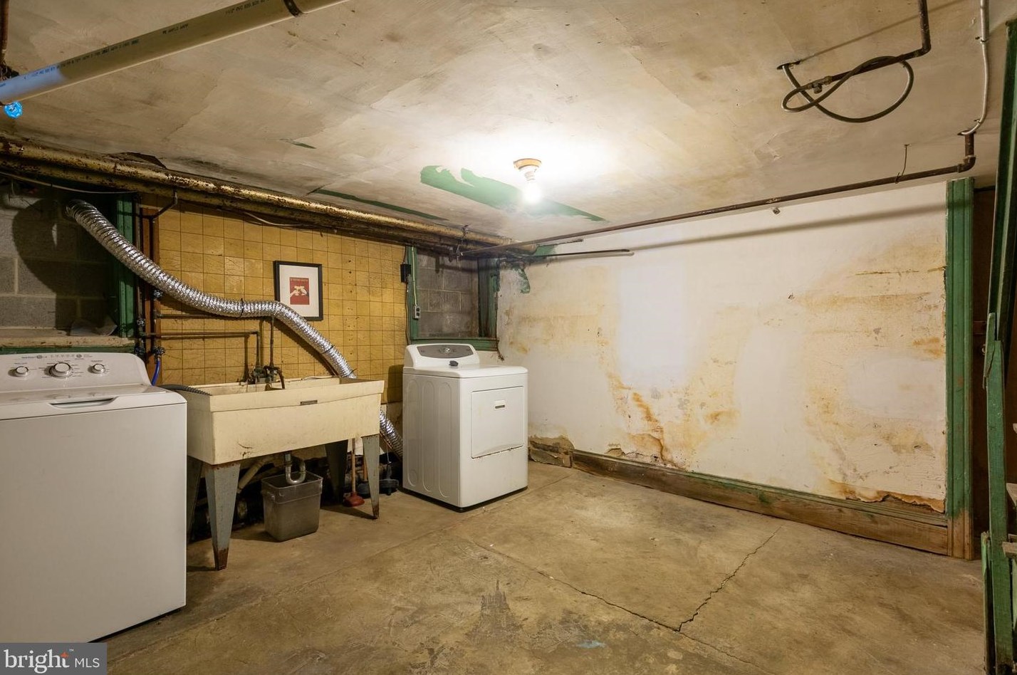 230 46 St, Philadelphia PA 19139-2808 exterior