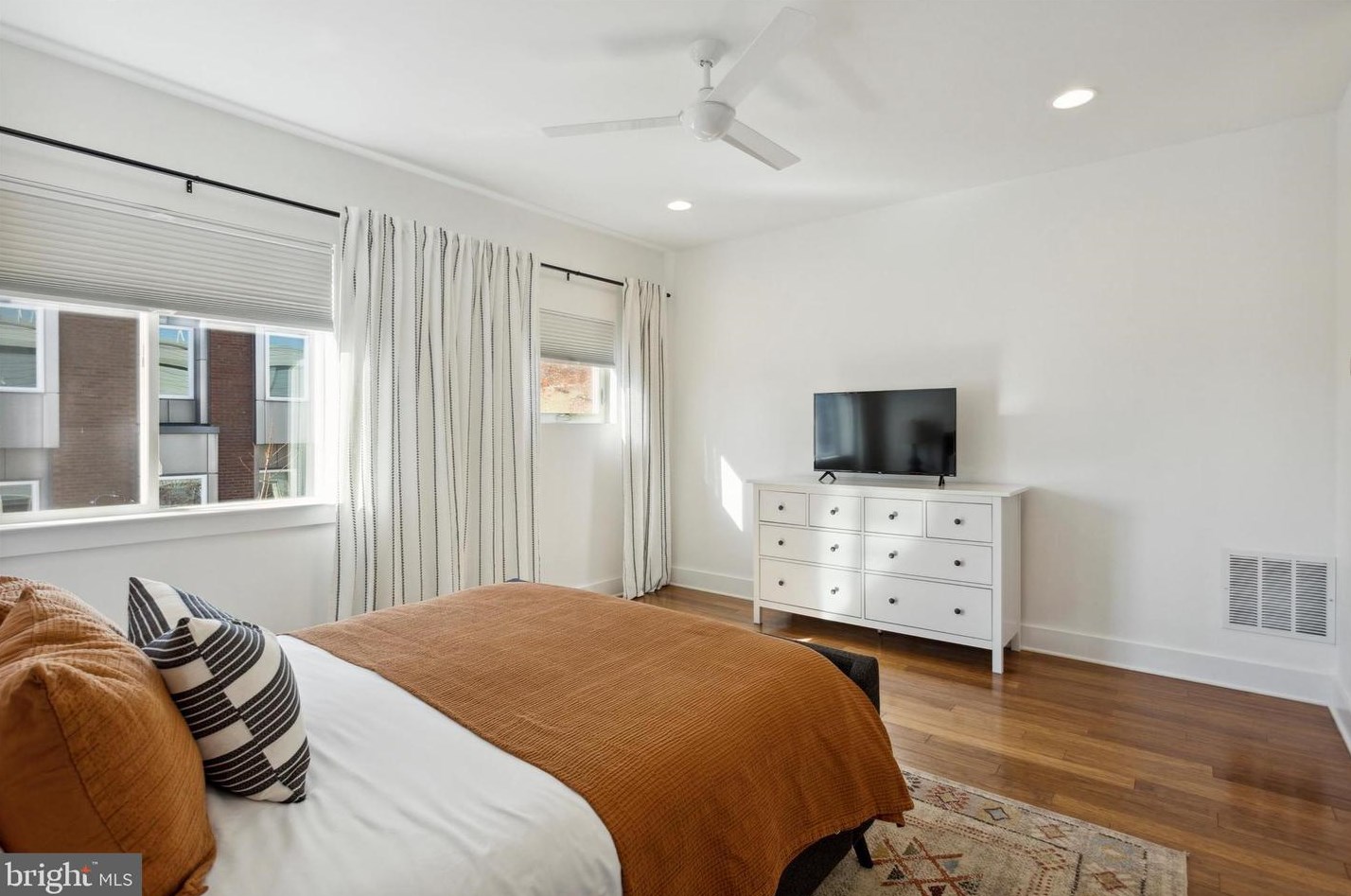 2027 Arizona St, Philadelphia PA  19125-1508 exterior