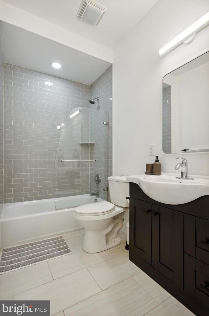 2027 Arizona St, Philadelphia PA  19125-1508 exterior