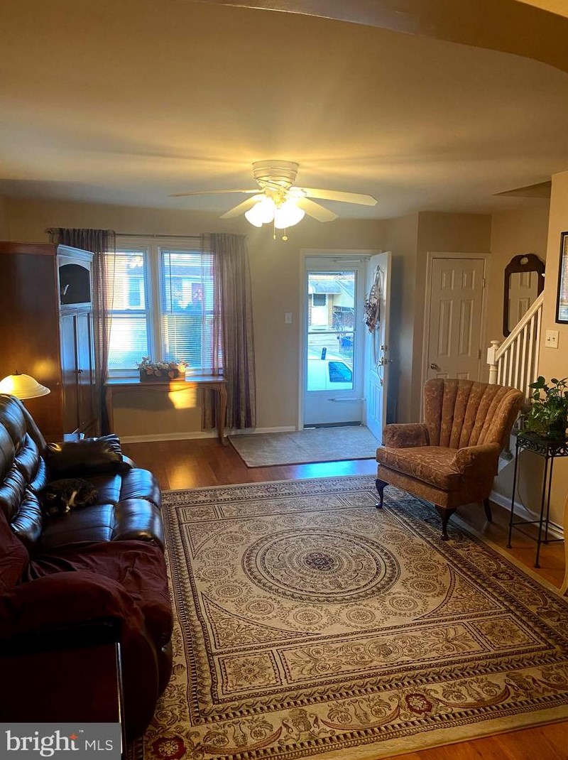 4300 Oakmont St, Philadelphia PA 19111-3222 exterior