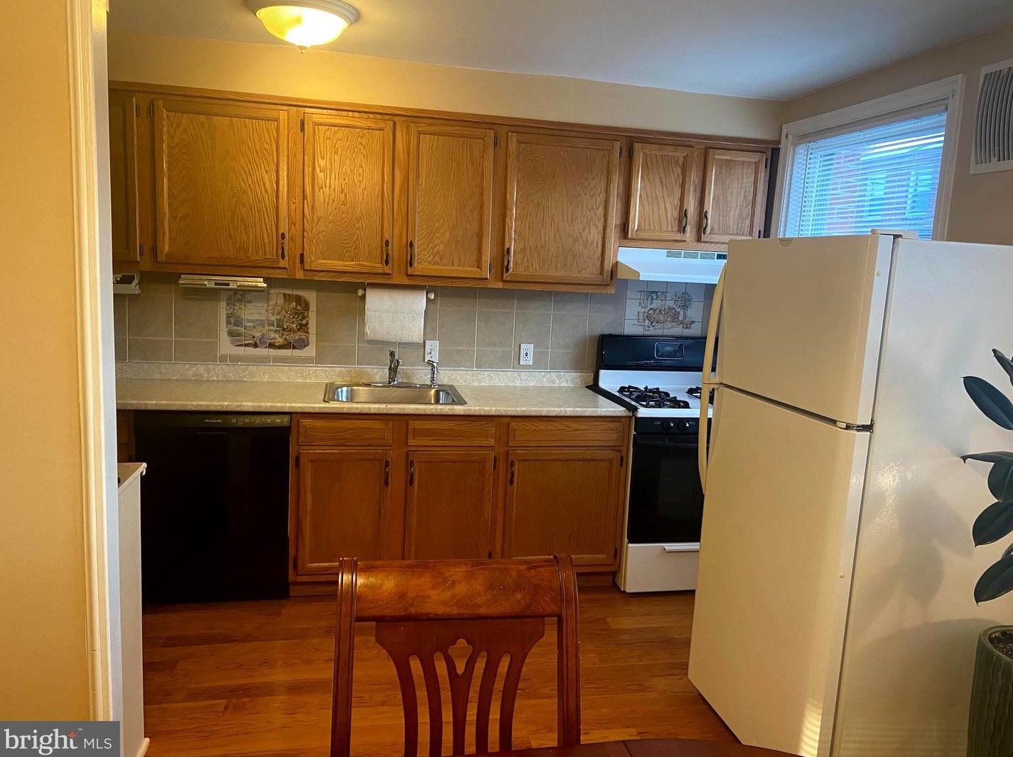 4300 Oakmont St, Philadelphia PA 19111-3222 exterior