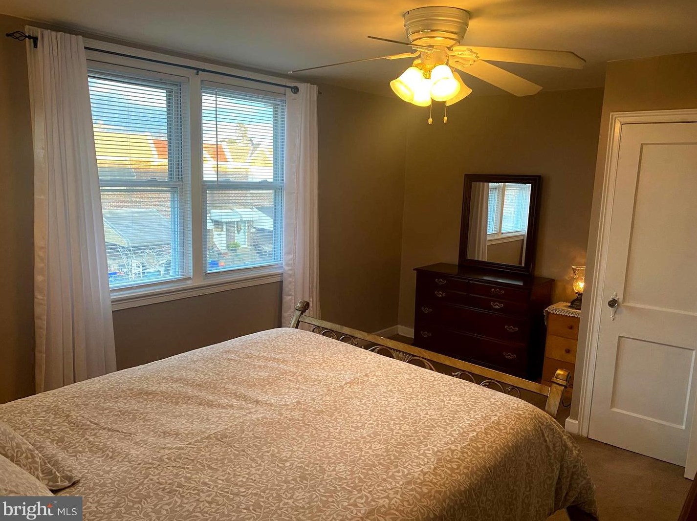 4300 Oakmont St, Philadelphia PA 19111-3222 exterior