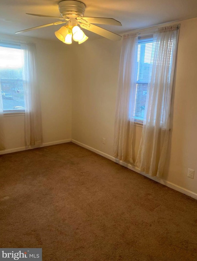 4300 Oakmont St, Philadelphia PA 19111-3222 exterior