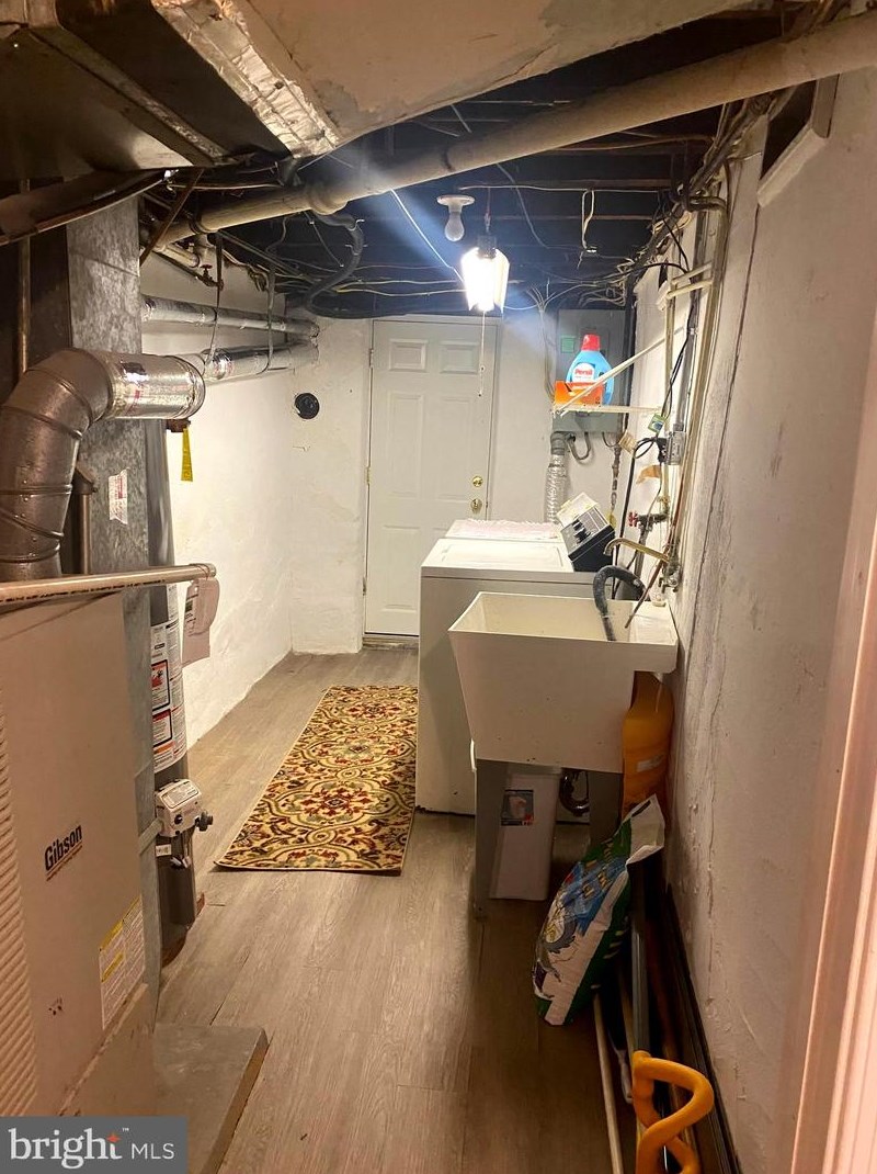 4300 Oakmont St, Philadelphia PA 19111-3222 exterior