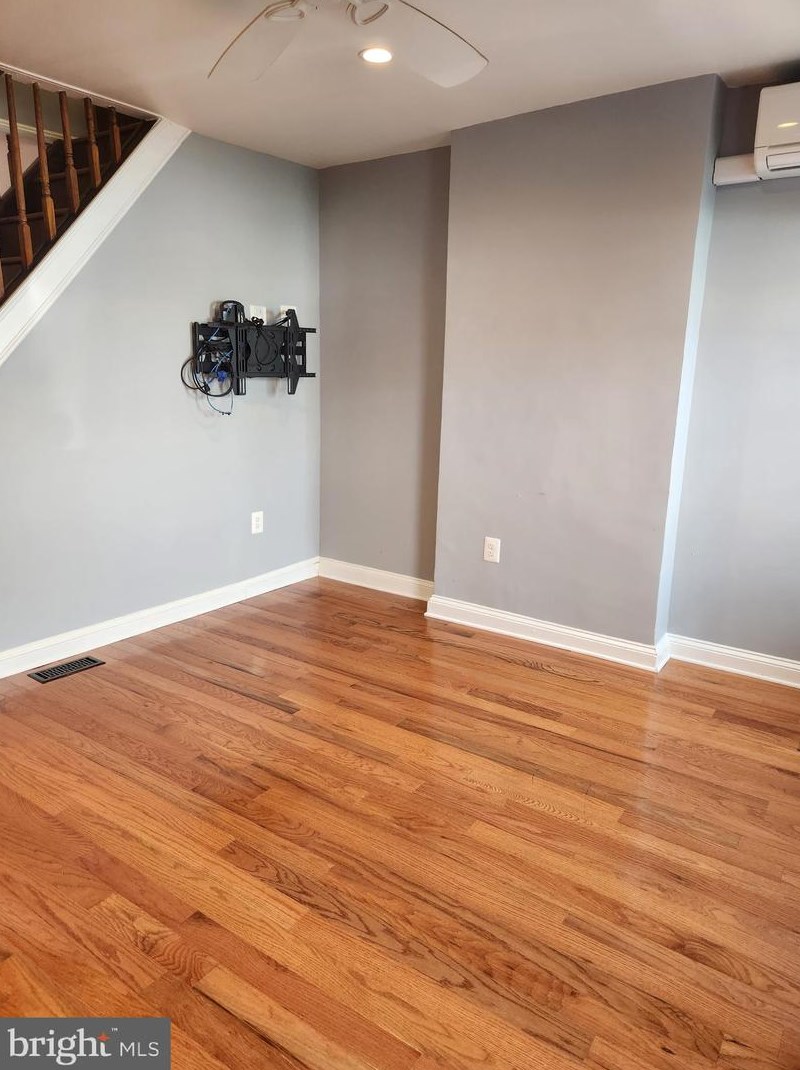 2455 Tulip St, Philadelphia PA  19125-2140 exterior
