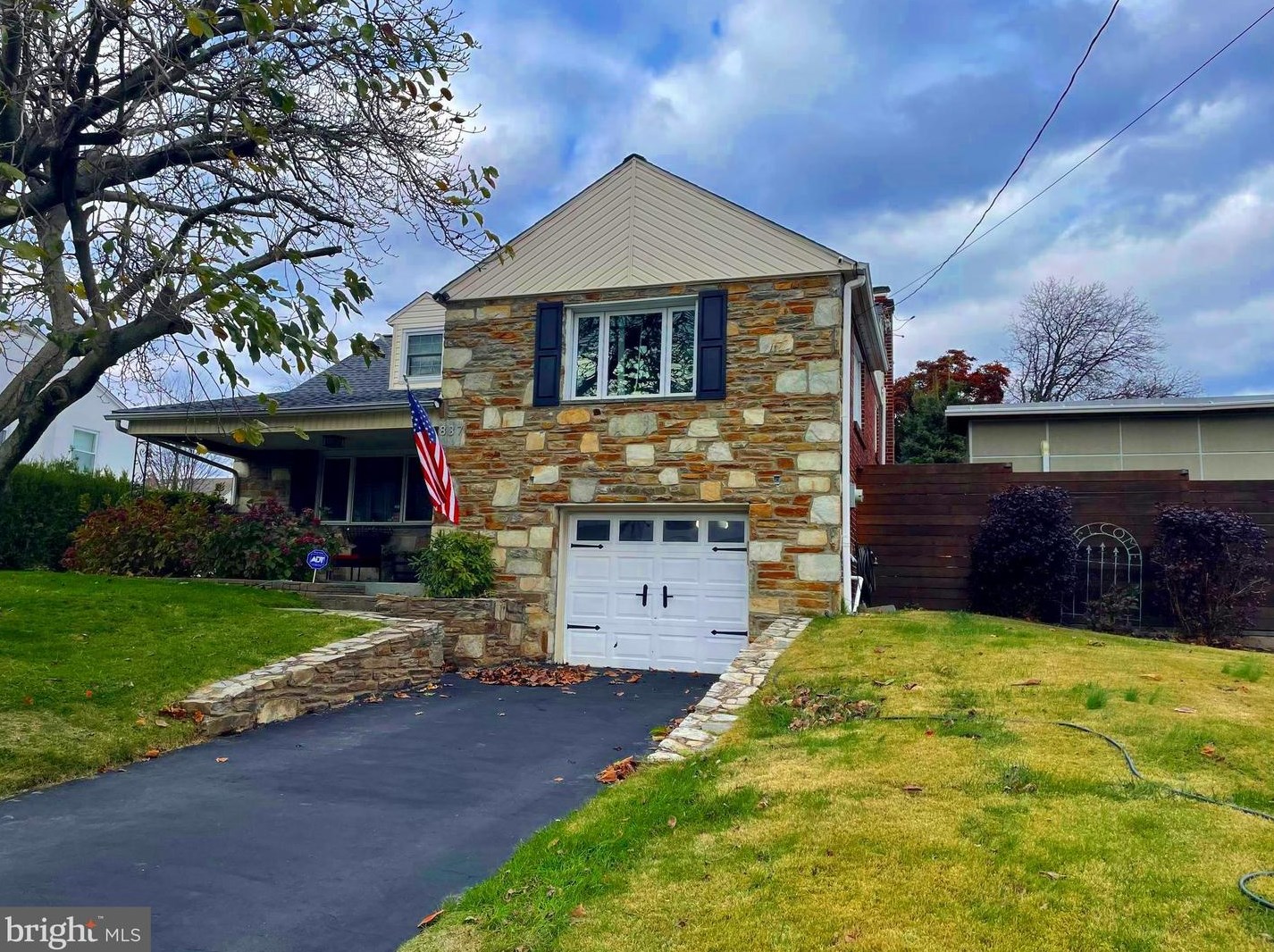 837 Benson St, Philadelphia PA 19111-1933 exterior