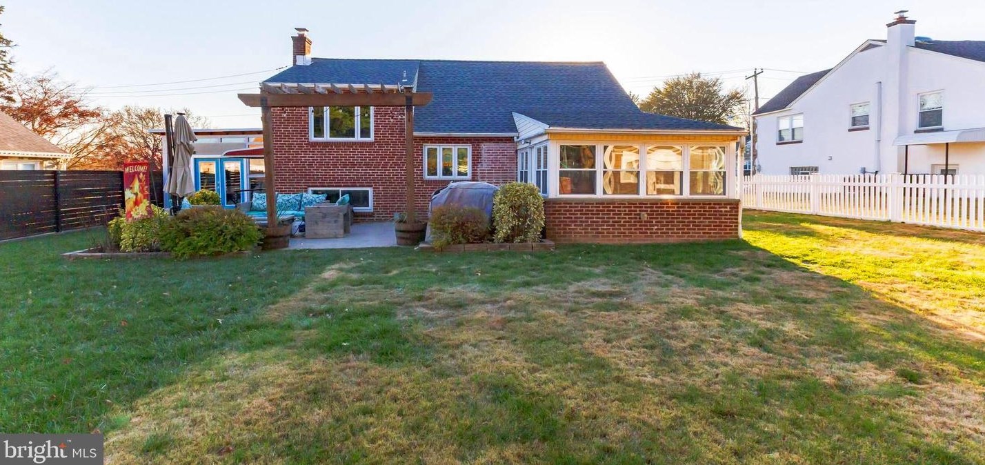 837 Benson St, Philadelphia PA 19111-1933 exterior