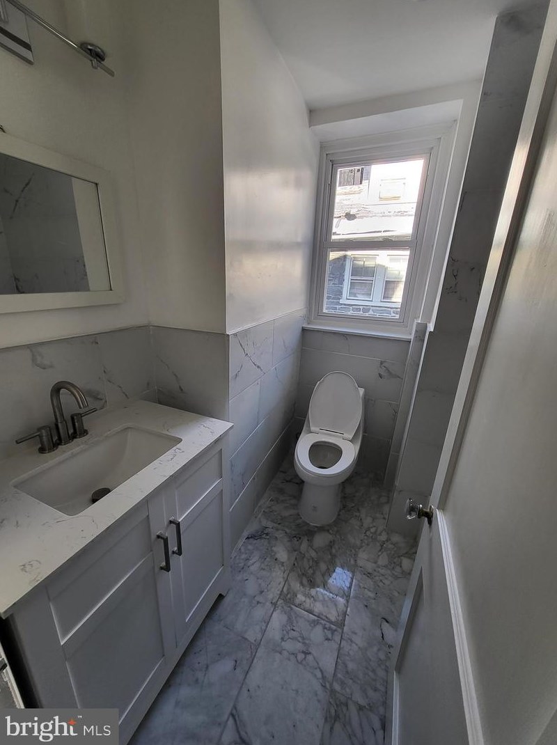 913 Wynnewood Rd, Philadelphia PA 19151-4502 exterior